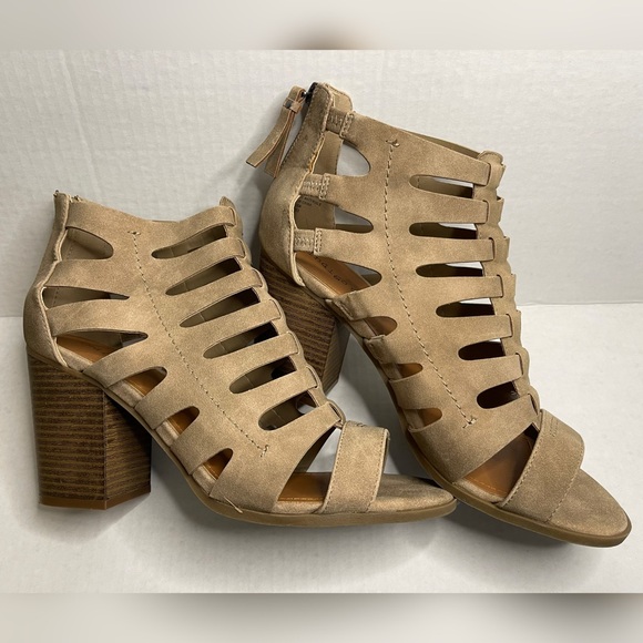 Indigo Rd Perky faux leather Caged Stacked Heel Sandal Sz 10 like new! - Picture 3 of 8